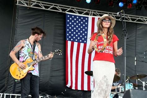 Singer loses leg after Wimberley Farmers Market。